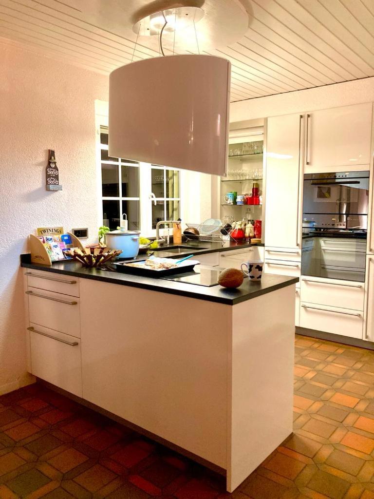 Cheerful Villa With Fireplace, Bath-Tub And Garden Noville Eksteriør billede