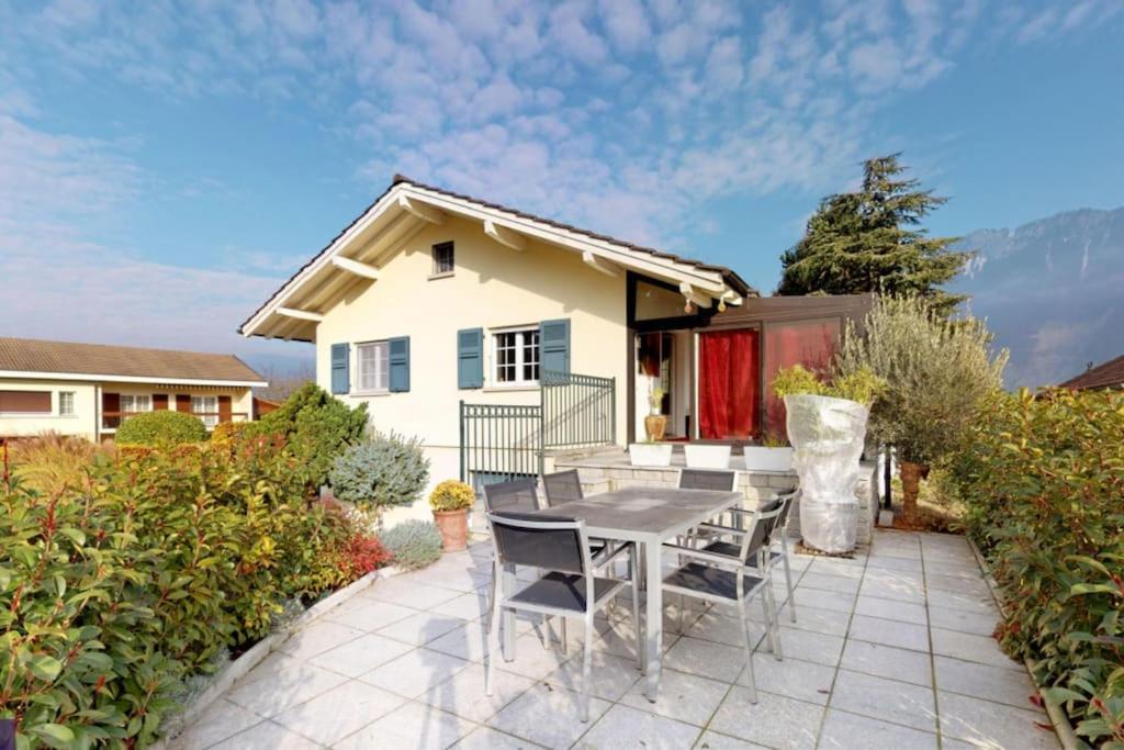Cheerful Villa With Fireplace, Bath-Tub And Garden Noville Eksteriør billede