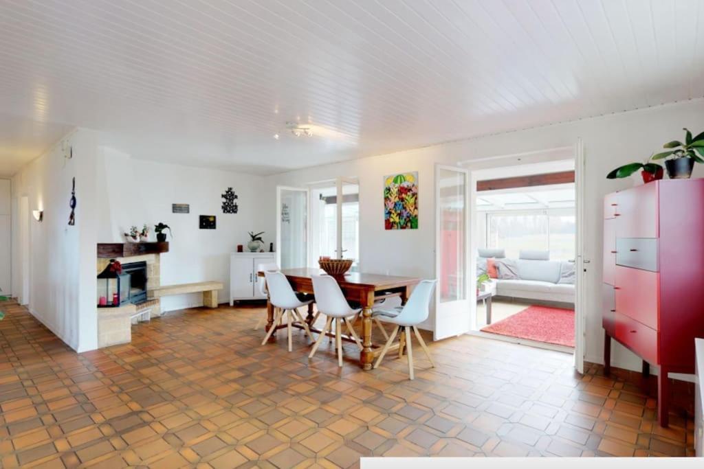 Cheerful Villa With Fireplace, Bath-Tub And Garden Noville Eksteriør billede