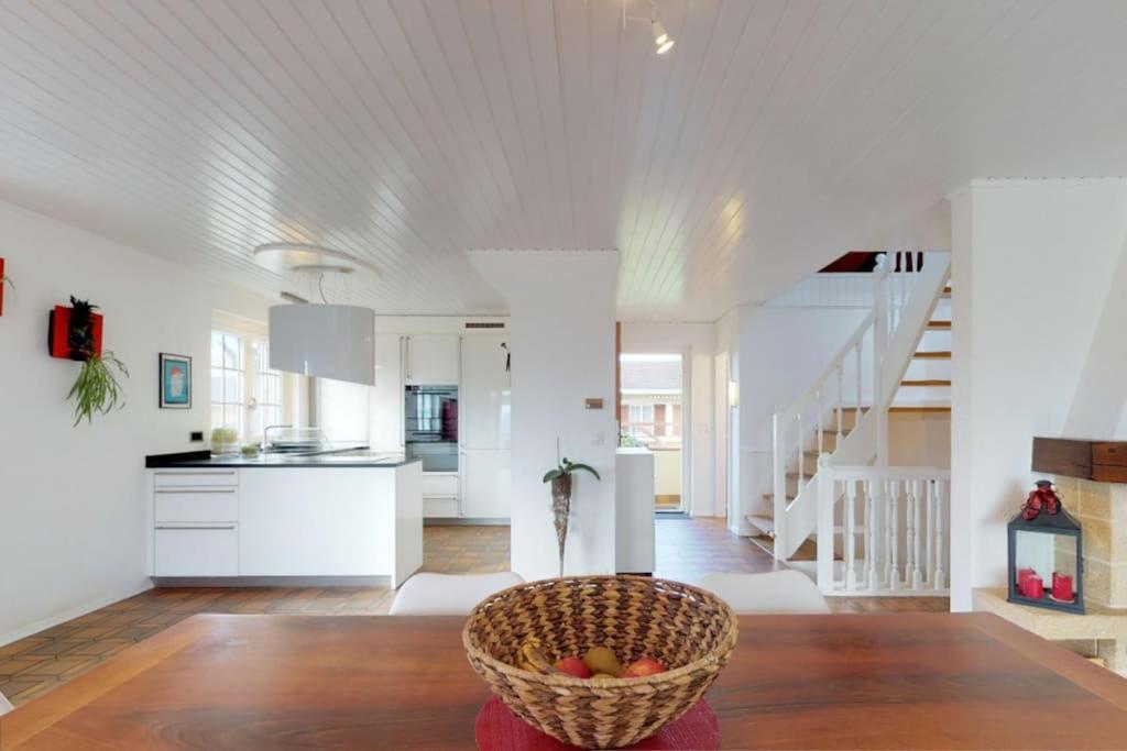 Cheerful Villa With Fireplace, Bath-Tub And Garden Noville Eksteriør billede